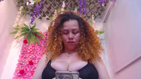 blonde_squirt_ online show from February 13, 10:28 pm