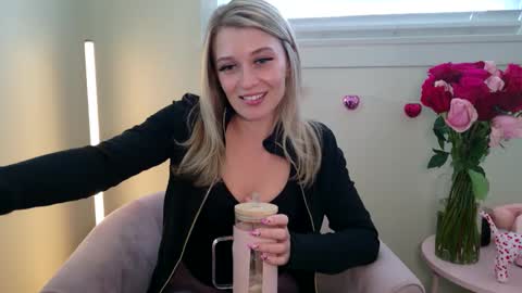 Blonde Stella online show from February 12, 6:03 pm