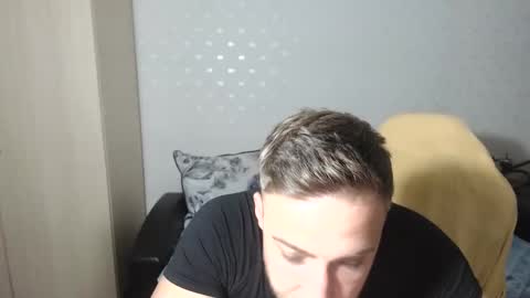 Snapshot of blondeagle chatting on December 11, 8:39 pm Mr Blond online show from December 11, 8:39 pm