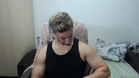 Snapshot of blondeagle chatting on October 15, 7:36 pm Mr Blond online show from October 15, 7:36 pm