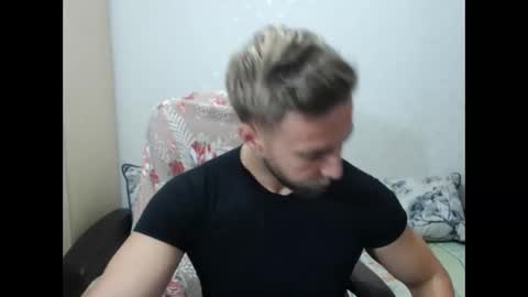 Snapshot of blondeagle chatting on October 16, 7:04 pm Mr Blond online show from October 16, 7:04 pm