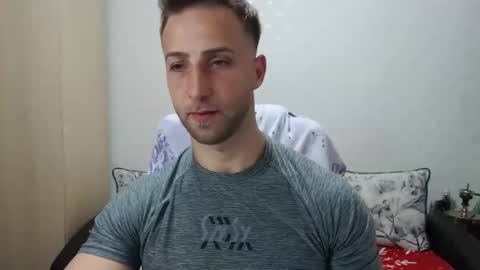 Snapshot of blondeagle chatting on November 13, 8:41 pm Mr Blond online show from November 13, 8:41 pm