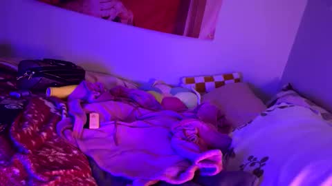 Snapshot of blondebellaaa3 chatting on November 7, 2:44 am Gia online show from November 7, 2:44 am