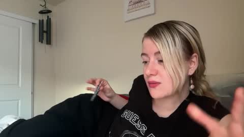 Snapshot of blondebunny999 chatting on February 27, 11:38 pm blondebunny999 online show from February 27, 11:38 pm