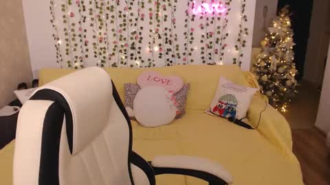 Snapshot of blondenatasha chatting on December 12, 5:15 pm Natasha online show from December 12, 5:15 pm