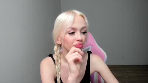 Snapshot of blondesoulmate chatting on December 4, 12:52 am Elisa online show from December 4, 12:52 am