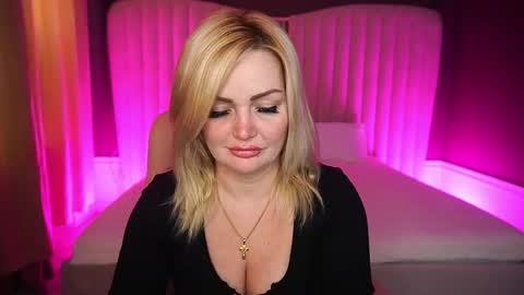 Blonde online show from October 6, 7:06 am