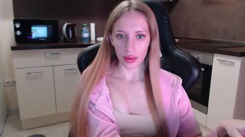 Snapshot of blondi_bondi chatting on September 19, 4:51 pm Viktoriia online show from September 19, 4:51 pm