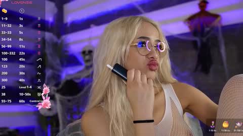 Snapshot of blondie_muller chatting on November 4, 9:03 pm blondie_muller online show from November 4, 9:03 pm