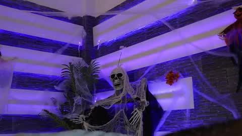 Snapshot of blondie_muller chatting on November 9, 9:24 pm blondie_muller online show from November 9, 9:24 pm