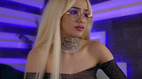 Snapshot of blondie_muller chatting on November 17, 8:47 pm blondie_muller online show from November 17, 8:47 pm