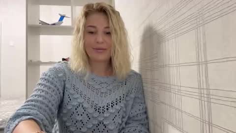 Snapshot of blondie_xoxoxo chatting on September 17, 9:22 am blondie_xoxoxo online show from September 17, 9:22 am