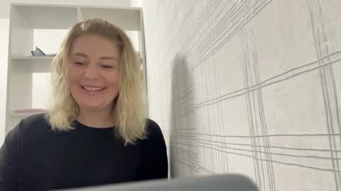 Snapshot of blondie_xoxoxo chatting on September 25, 8:07 am blondie_xoxoxo online show from September 25, 8:07 am
