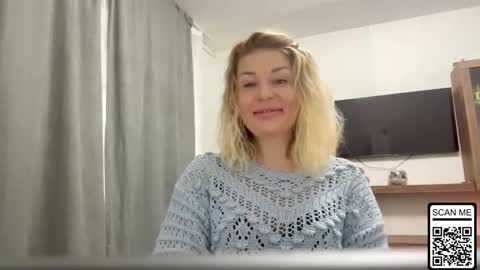 Snapshot of blondie_xoxoxo chatting on October 10, 7:18 am blondie_xoxoxo online show from October 10, 7:18 am