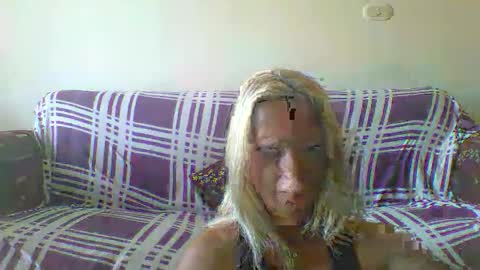 Snapshot of blondiepam23 chatting on October 19, 8:37 am BlondiePam online show from October 19, 8:37 am
