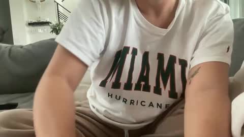 Snapshot of blondieslutt chatting on November 1, 6:21 pm IM TRYNG online show from November 1, 6:21 pm