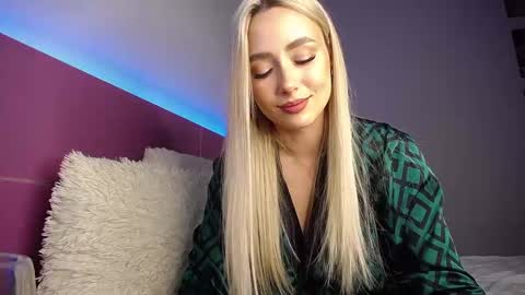 Snapshot of blondirix chatting on December 27, 7:14 pm Anna online show from December 27, 7:14 pm