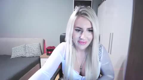 Snapshot of blondleyla chatting on December 16, 2:22 pm BlondLeyla online show from December 16, 2:22 pm