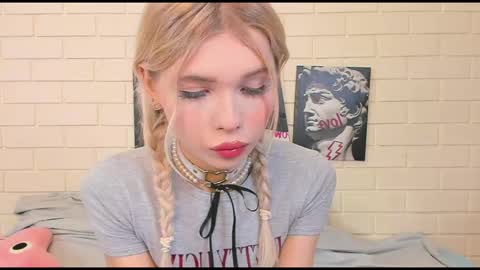 Snapshot of blondy_fina chatting on October 19, 4:46 am blondy_fina online show from October 19, 4:46 am