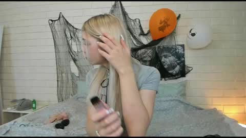 Snapshot of blondy_fina chatting on October 30, 4:47 am blondy_fina online show from October 30, 4:47 am