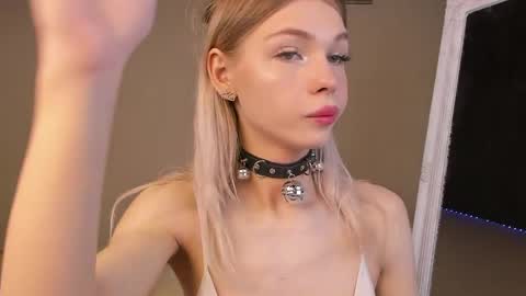 blondy_fina online show from May 19, 4:41 am