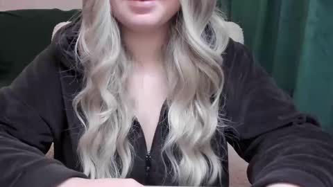 blondymargaret online show from December 17, 4:29 am
