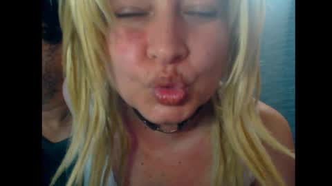 Snapshot of blontsex chatting on April 26, 10:07 pm Blontsex online show from April 26, 10:07 pm