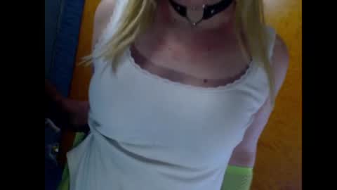 Snapshot of blontsex chatting on June 28, 6:14 pm Blontsex online show from June 28, 6:14 pm