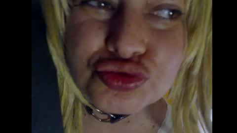 Snapshot of blontsex chatting on July 15, 4:56 pm Blontsex online show from July 15, 4:56 pm
