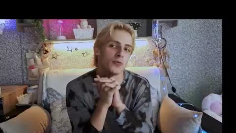 Snapshot of bloodyblondiee chatting on August 8, 4:20 pm Bloody Blondie online show from August 8, 4:20 pm