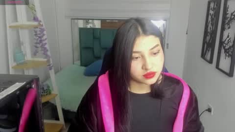 Snapshot of bloom_winxx chatting on February 6, 4:17 am bloom_winxx online show from February 6, 4:17 am