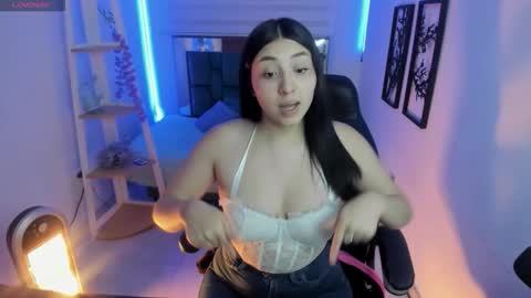 Snapshot of bloom_winxx chatting on February 16, 3:02 am bloom_winxx online show from February 16, 3:02 am