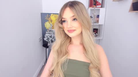 Sophia online show from December 13, 2:49 pm