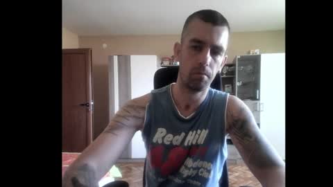 Snapshot of blue_eyed_wolf chatting on June 27, 1:39 pm Runaway online show from June 27, 1:39 pm