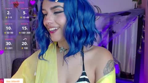 Snapshot of blue_kittenn chatting on October 19, 4:24 am blue_kittenn online show from October 19, 4:24 am