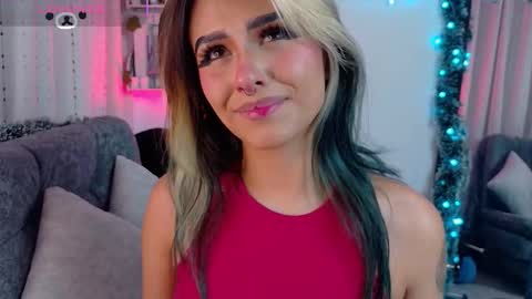 Snapshot of blue_kittenn chatting on December 17, 4:40 am blue_kittenn online show from December 17, 4:40 am