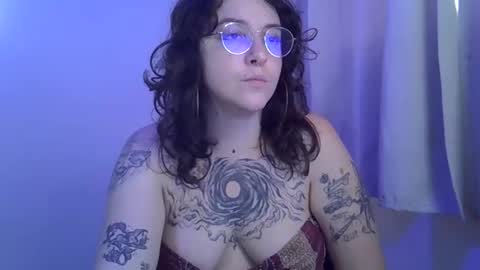 Snapshot of blue_liz chatting on October 3, 6:27 pm blue_liz online show from October 3, 6:27 pm