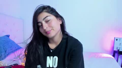 Snapshot of blue_petite chatting on February 7, 9:29 pm Linda online show from February 7, 9:29 pm