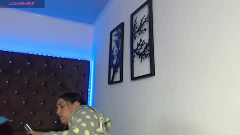 Snapshot of blue_water_cs chatting on March 1, 7:41 am blue_water_cs online show from March 1, 7:41 am