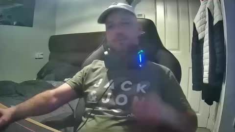 Snapshot of bluebirdflame1 chatting on December 22, 3:22 am bluebirdflame1 online show from December 22, 3:22 am