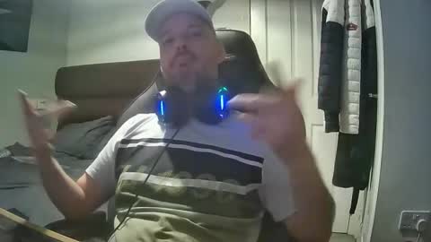 Snapshot of bluebirdflame1 chatting on December 23, 6:37 pm bluebirdflame1 online show from December 23, 6:37 pm