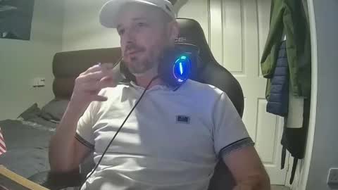 Snapshot of bluebirdflame1 chatting on December 30, 1:26 am bluebirdflame1 online show from December 30, 1:26 am