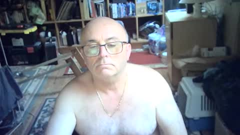 Snapshot of bluebox65 chatting on November 6, 3:24 pm bluebox65 online show from November 6, 3:24 pm