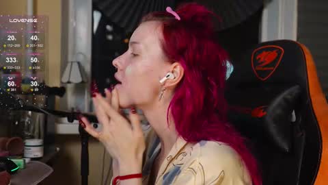 Snapshot of bluecherryyy chatting on November 16, 4:23 pm Lika online show from November 16, 4:23 pm