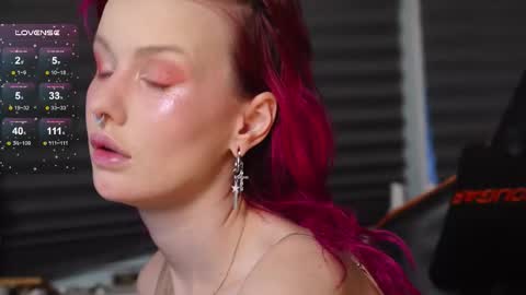 Snapshot of bluecherryyy chatting on November 21, 12:59 pm Lika online show from November 21, 12:59 pm