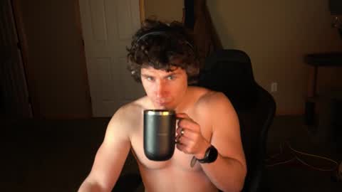 Snapshot of bluecoffee chatting on March 1, 2:02 am bluecoffee online show from March 1, 2:02 am