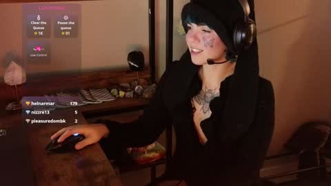 Snapshot of bluedweeb chatting on December 10, 4:13 am Blue online show from December 10, 4:13 am