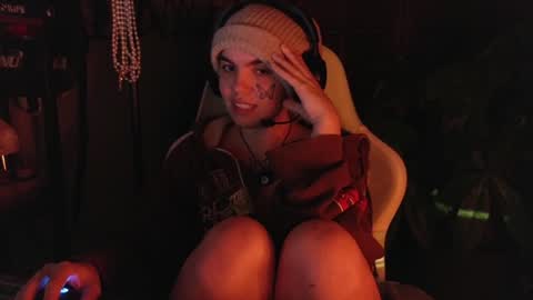 Snapshot of bluedweeb chatting on January 14, 4:25 am Blue online show from January 14, 4:25 am