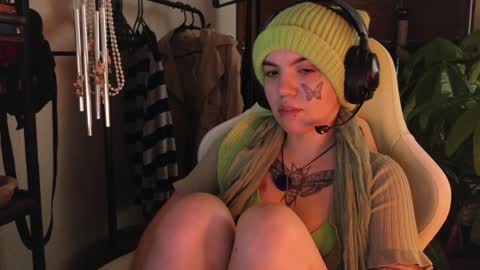 Snapshot of bluedweeb chatting on February 7, 7:07 am Blue online show from February 7, 7:07 am