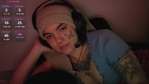 Snapshot of bluedweeb chatting on October 14, 2:23 am Blue online show from October 14, 2:23 am